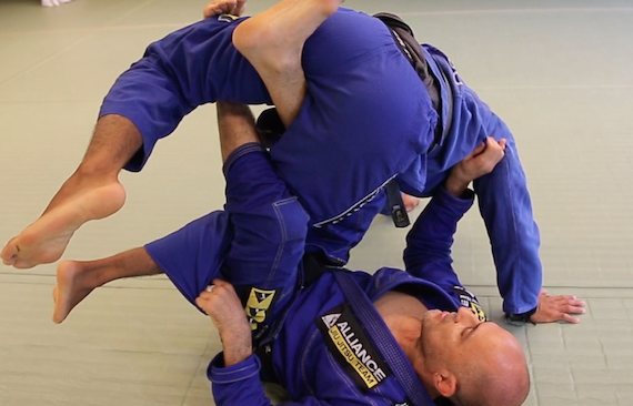 Taking the back from Reverse De La Riva | Gigi Paiva Part 1